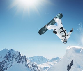 开云体育中国-冰火交锋，杜兰特烈焰难挡，独行侠铁索横江锁群狼