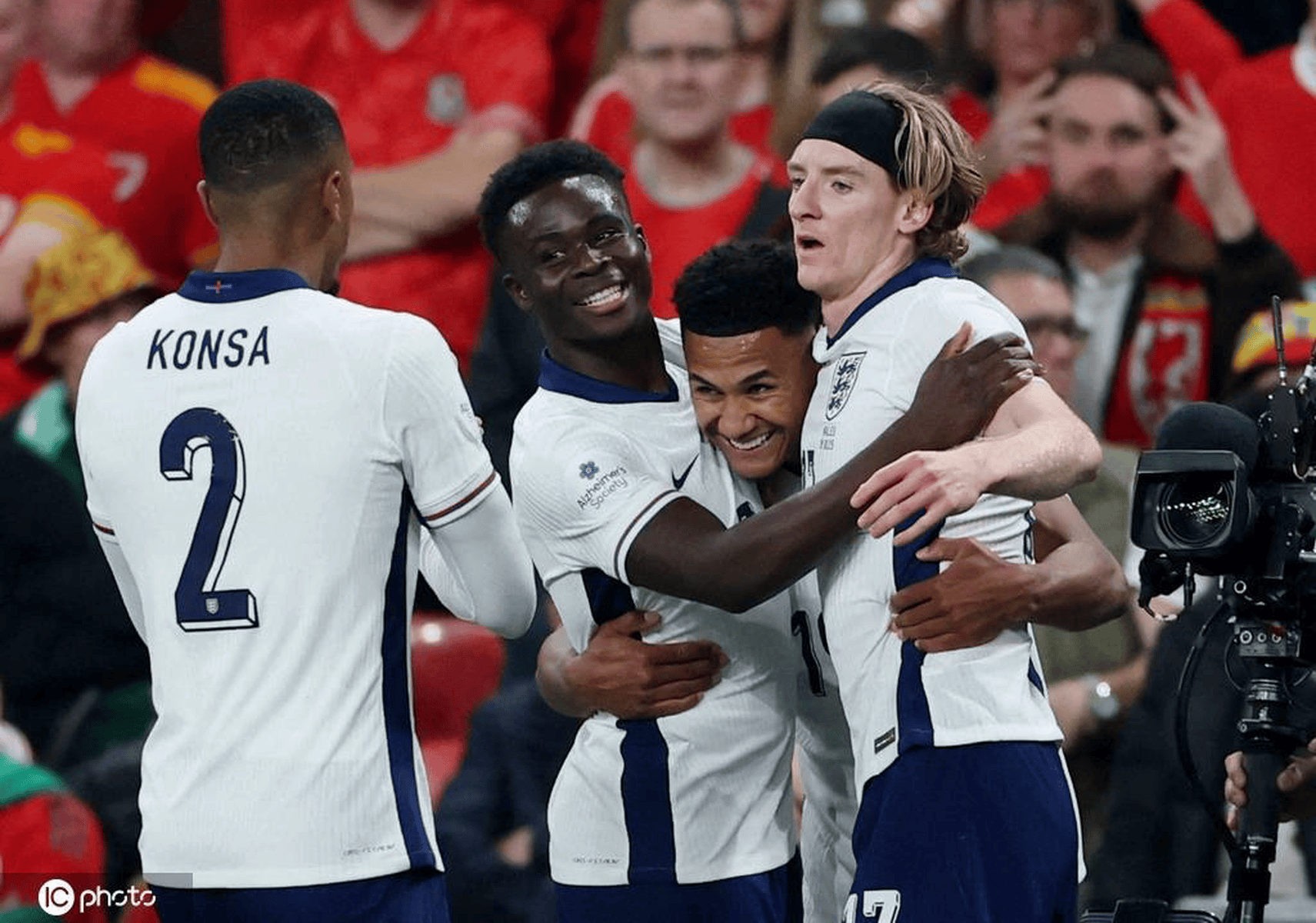 英格兰队鏖战奥地利队，波尔统治全场