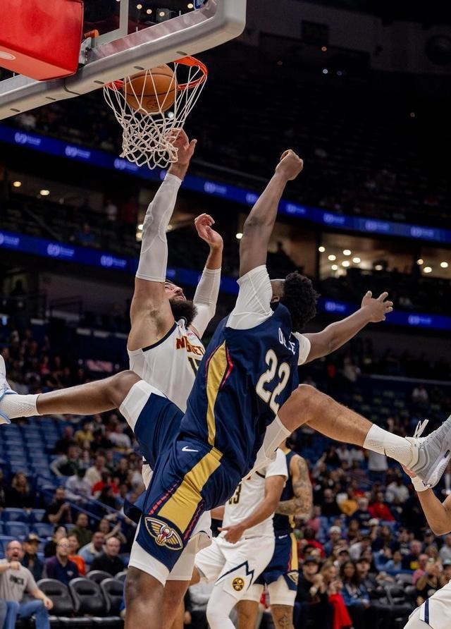 尼克斯完胜鹈鹕，约基奇扛起全队