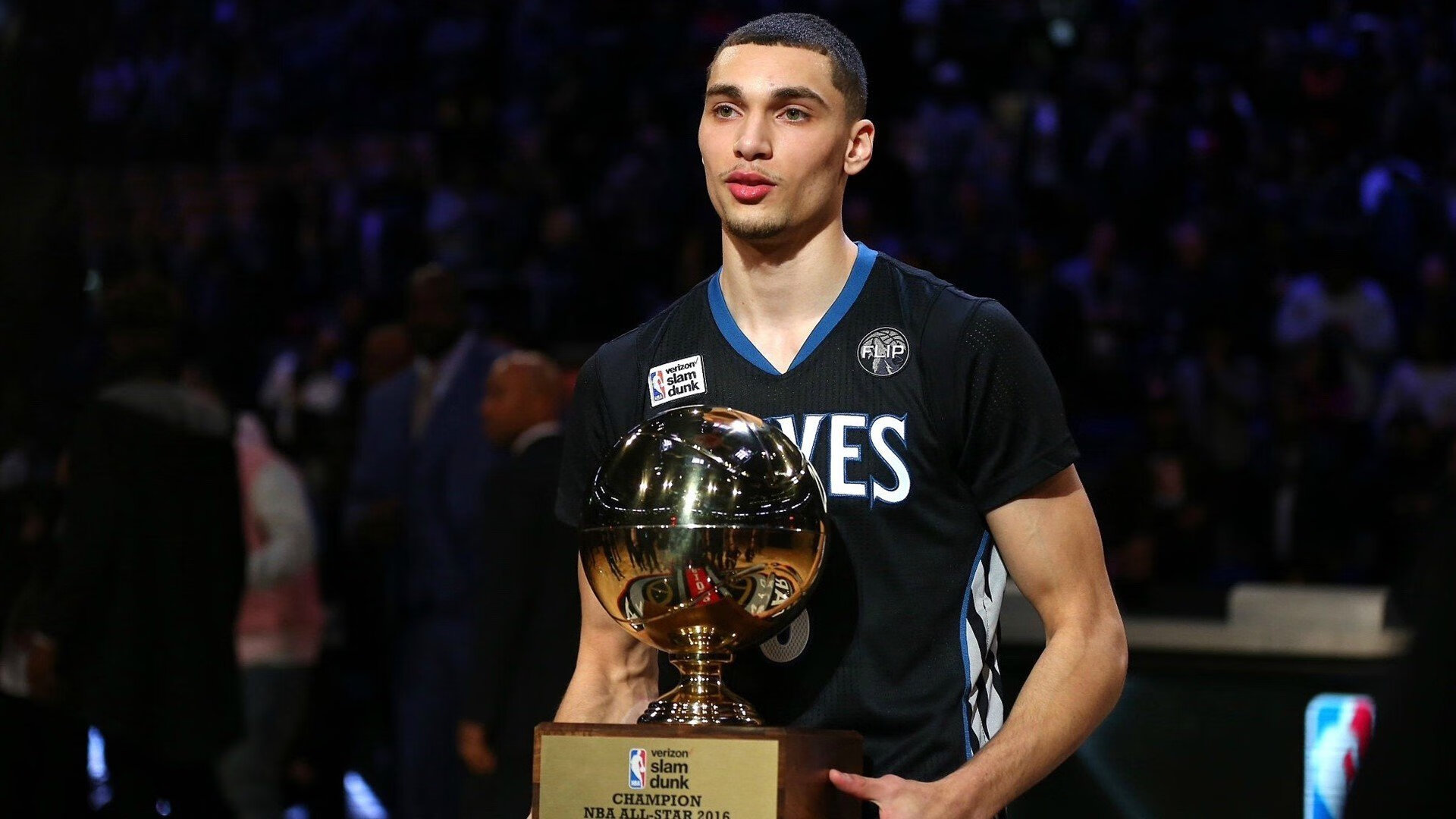 跨界传奇，当马刺鏖战活塞，詹姆斯在欧冠半决赛接管比赛